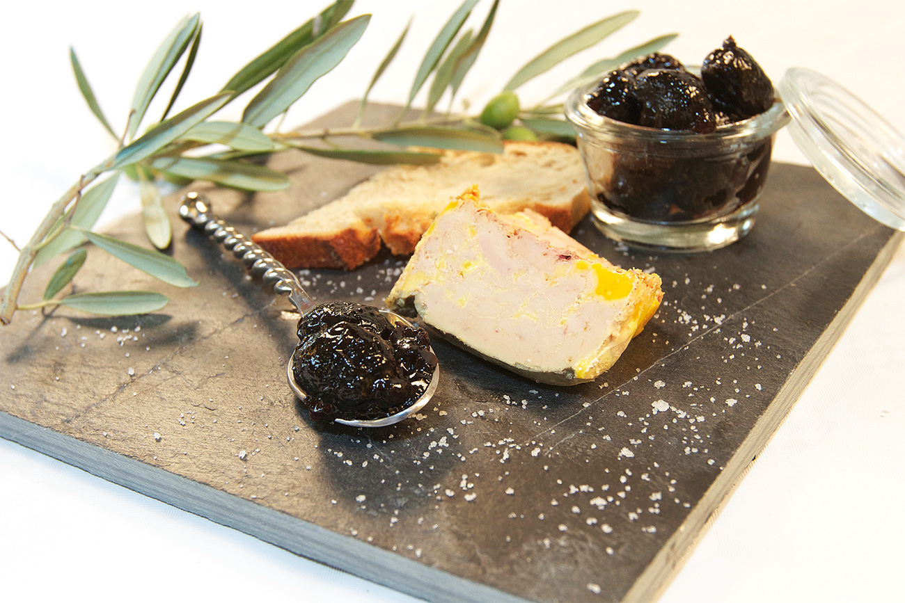 Foie gras halb gekocht und Ingwer-Olivenmarmelade