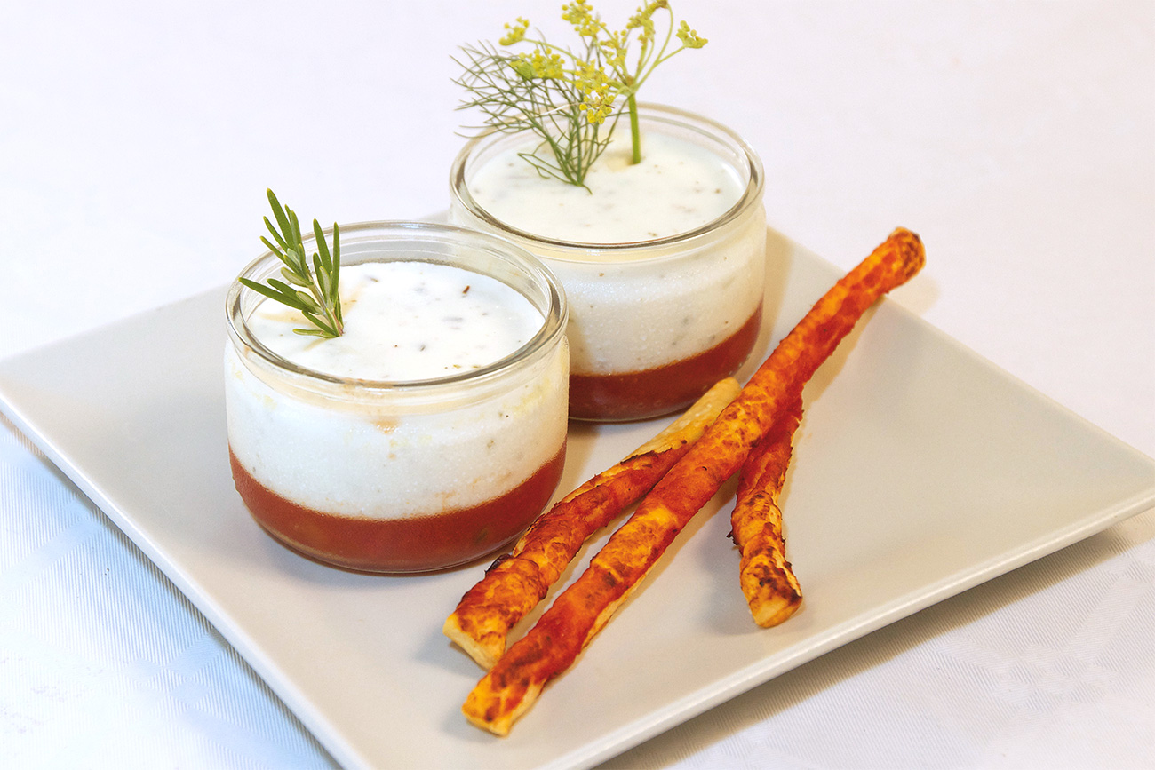 Panna cotta salée, fromage et tomate